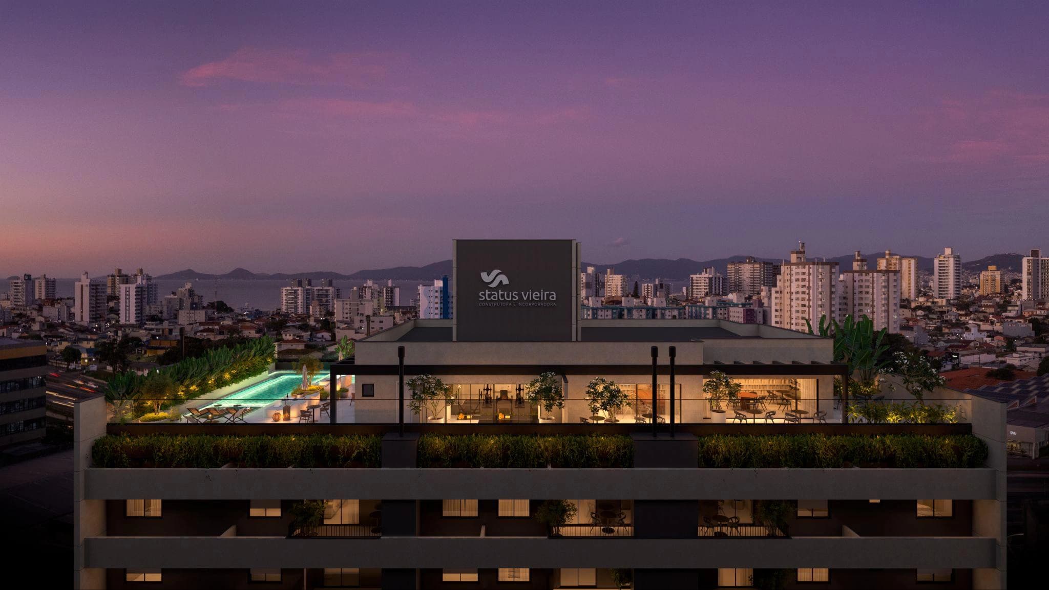 Rooftop do Essenza ao entardecer, com piscinas e vista para a cidade